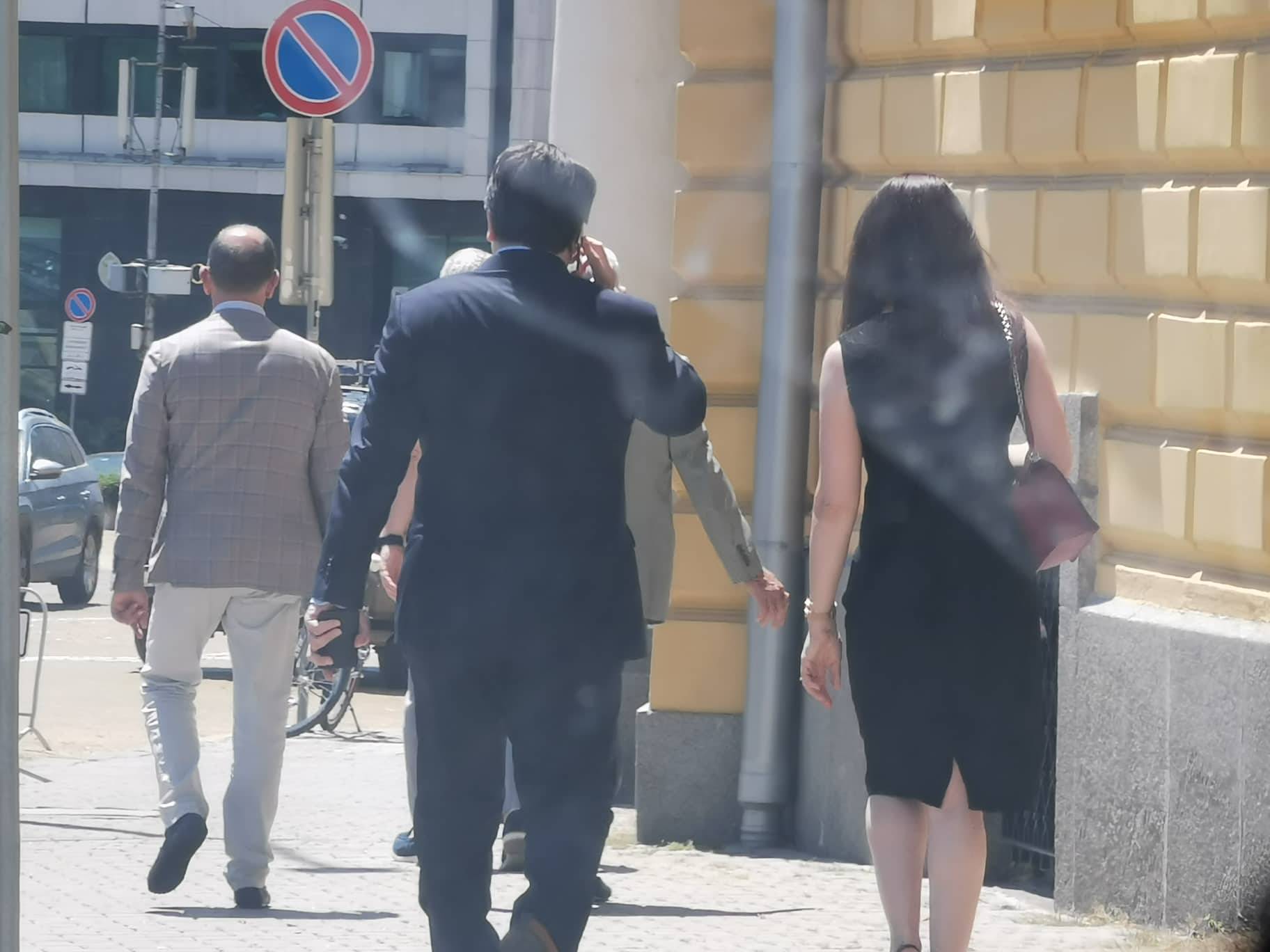  Асен Василев и шефката на кабинета му отиват към ресторант Ла Кампанина 